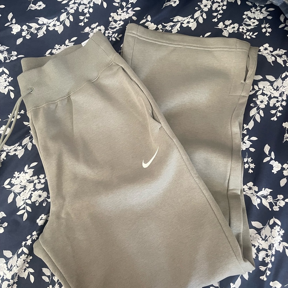 Nike Sage green Sweatpants